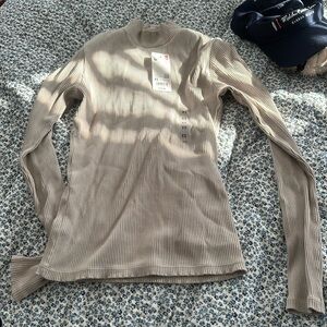 NWT Uniqlo mock neck top